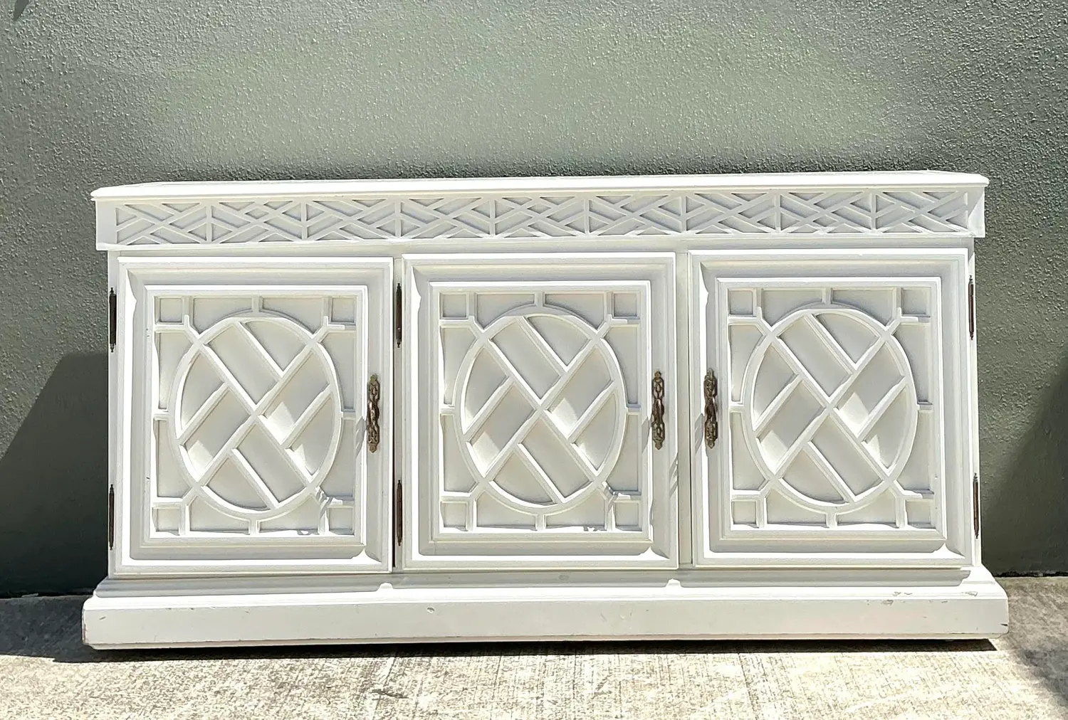 Vintage Chinese Chippendale Fretwork Credenza - Detail view