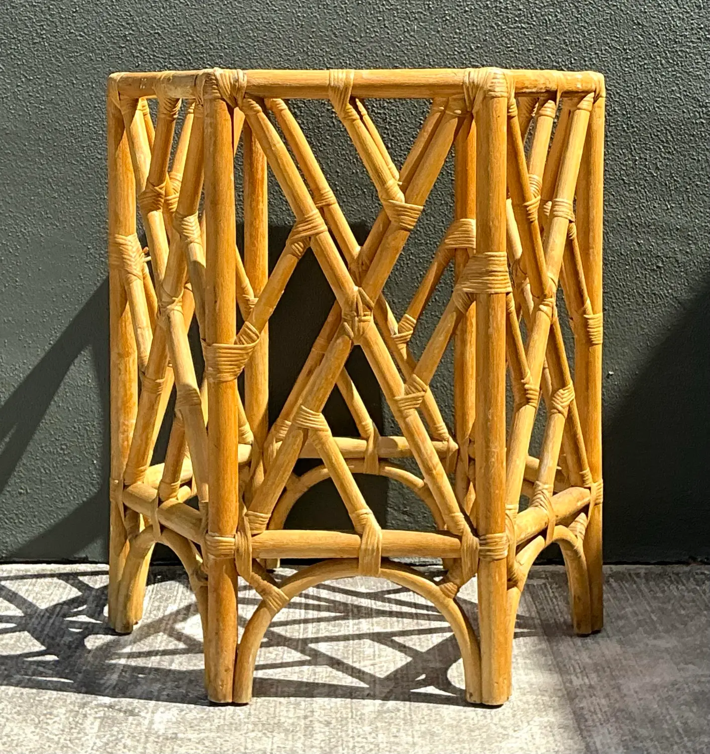 Vintage Chinese Chippendale Rattan Table Pedestal - Detail view