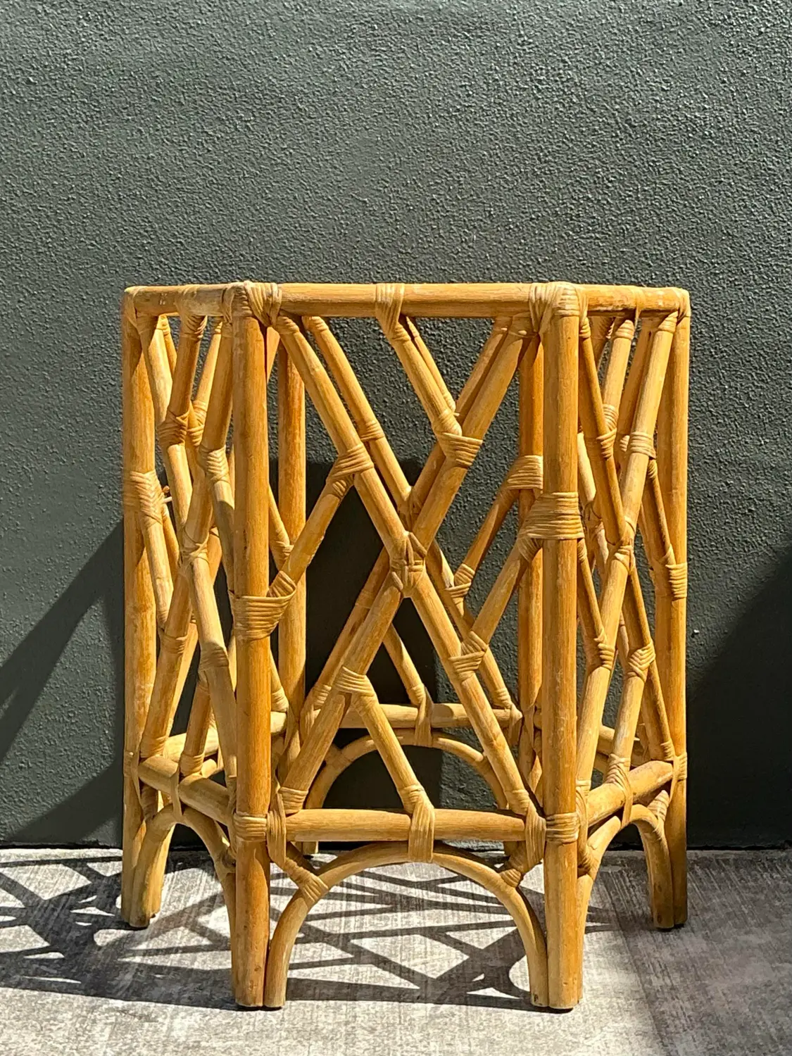 Vintage Chinese Chippendale Rattan Table Pedestal - Top view