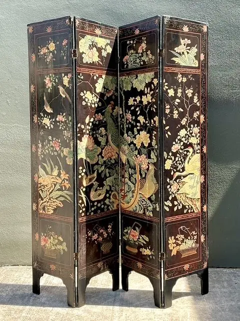 Vintage Chinoiserie Four Panel Folding Screen - Detail view