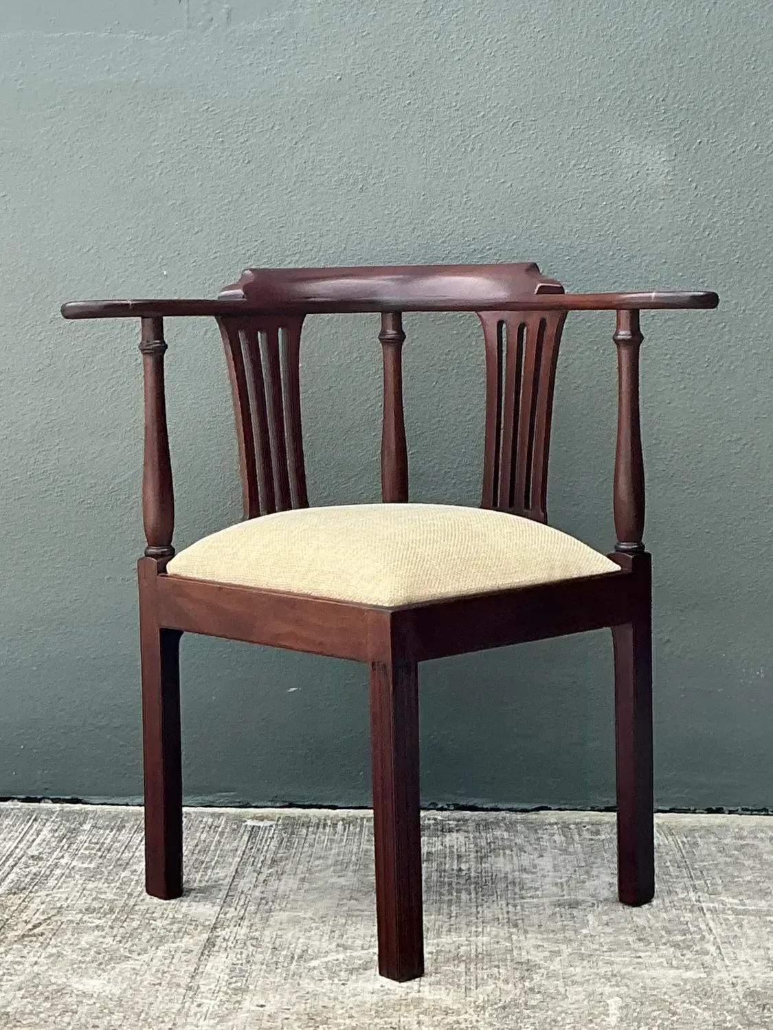 Vintage Chippendale Mahogany Corner Chair - Detail view