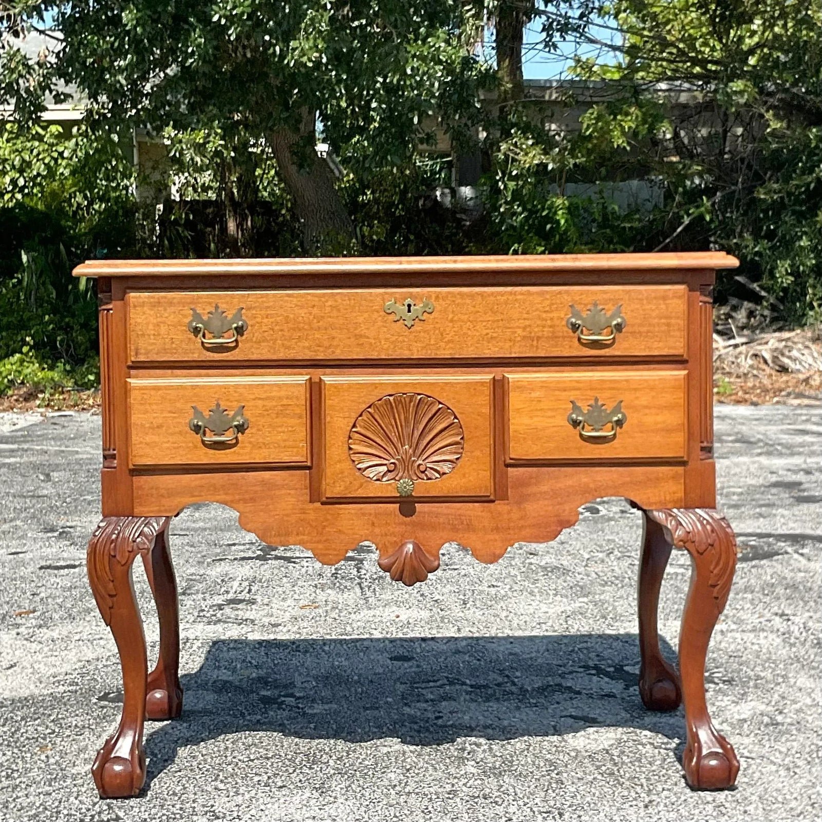 Vintage Chippendale Sunrise Lowboy - Detail view