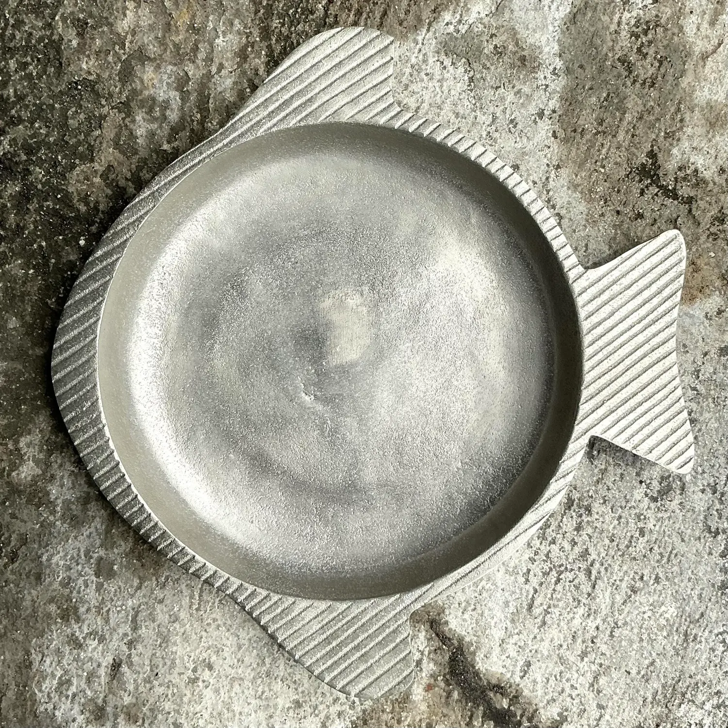 Vintage Coastal Etched Fish Tray - Back view