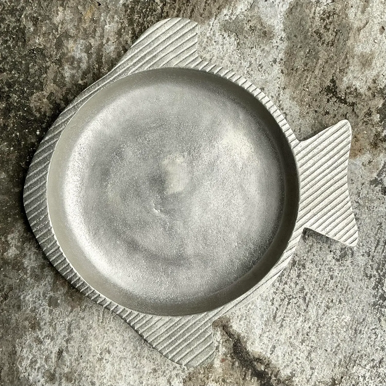 Vintage Coastal Etched Fish Tray - Side view