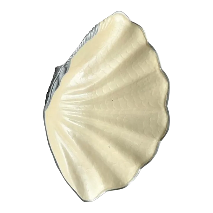 Vintage Coastal Julia Knight Enameled Cast Aluminum Giant Clam Shell - Detail view