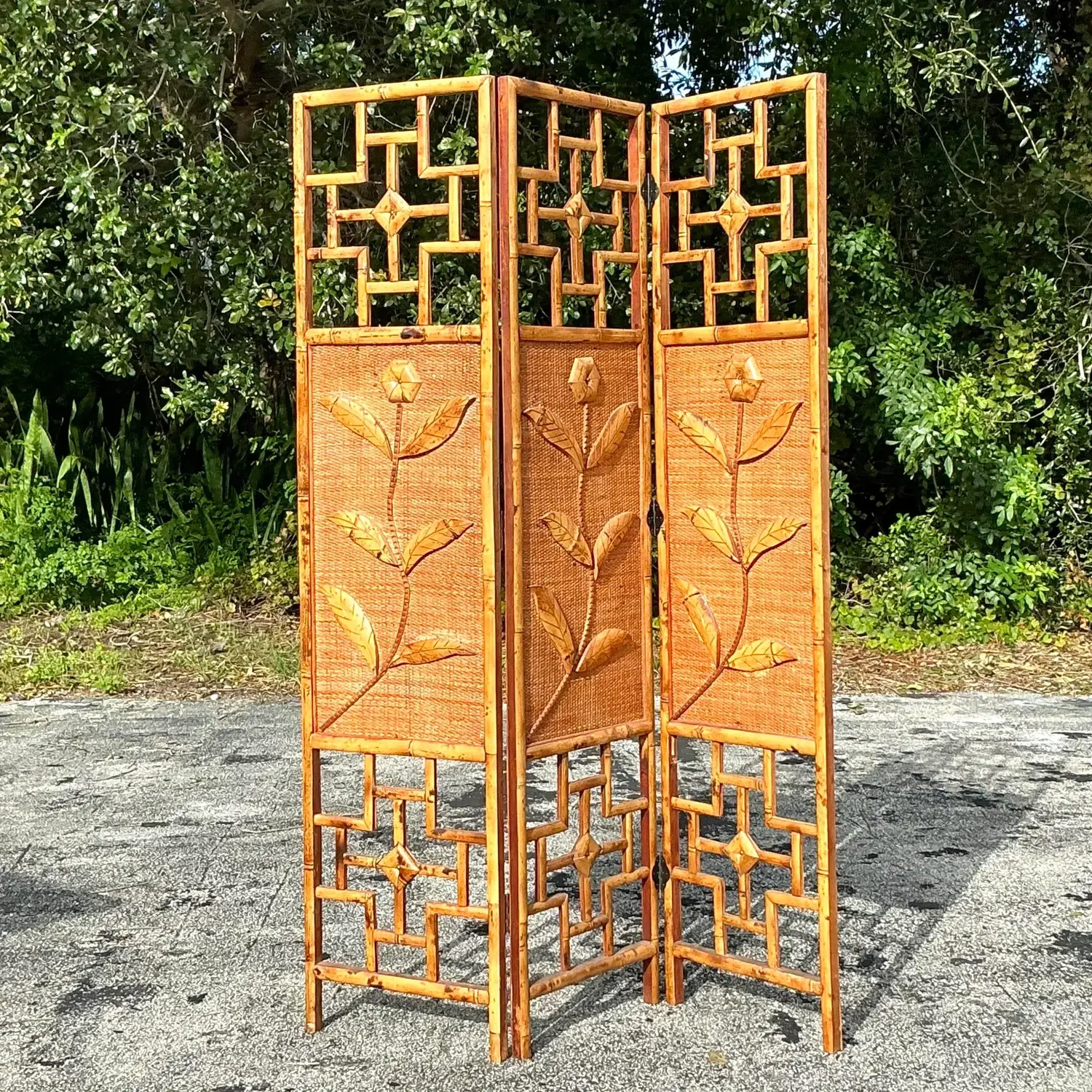 Vintage Coastal Woven Rattan Flowers Screen - Detail view