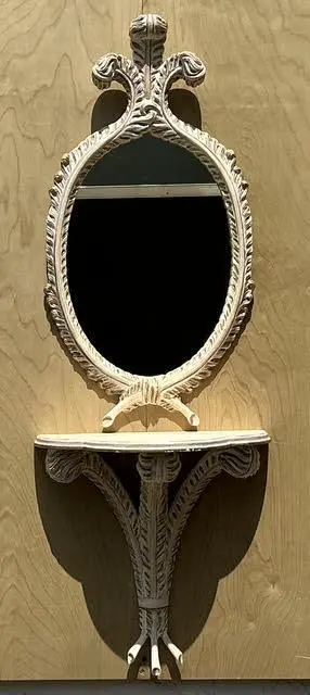 Vintage Console Wall Table With Mirror - Detail view