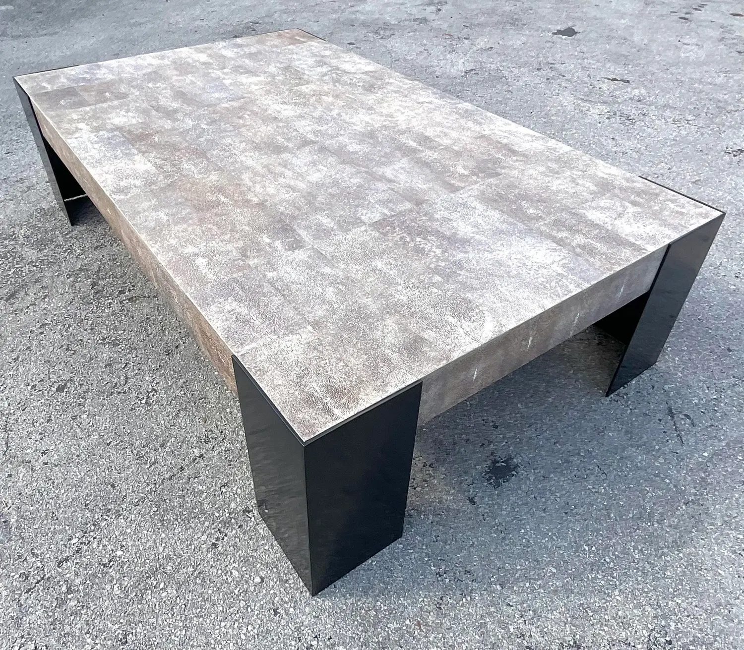 Vintage Contemporary Alexander Lamont Stingray & Bronze Patina Coffee Table - Detail view