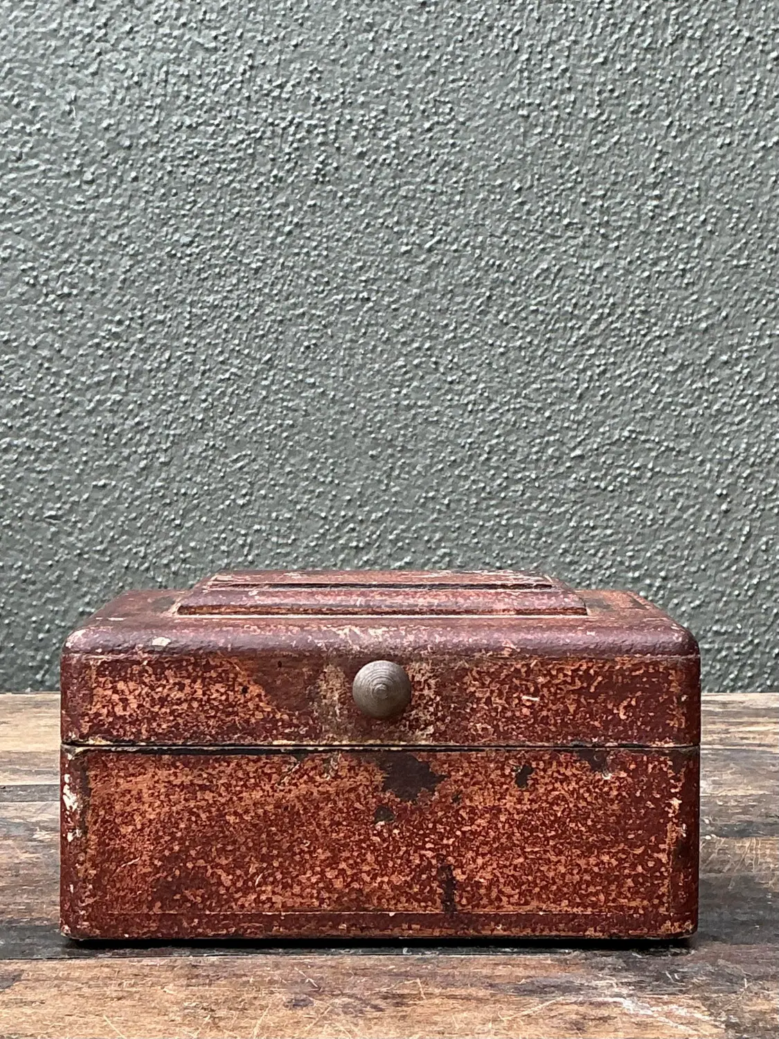 Vintage Distressed Lidded Box - Side view