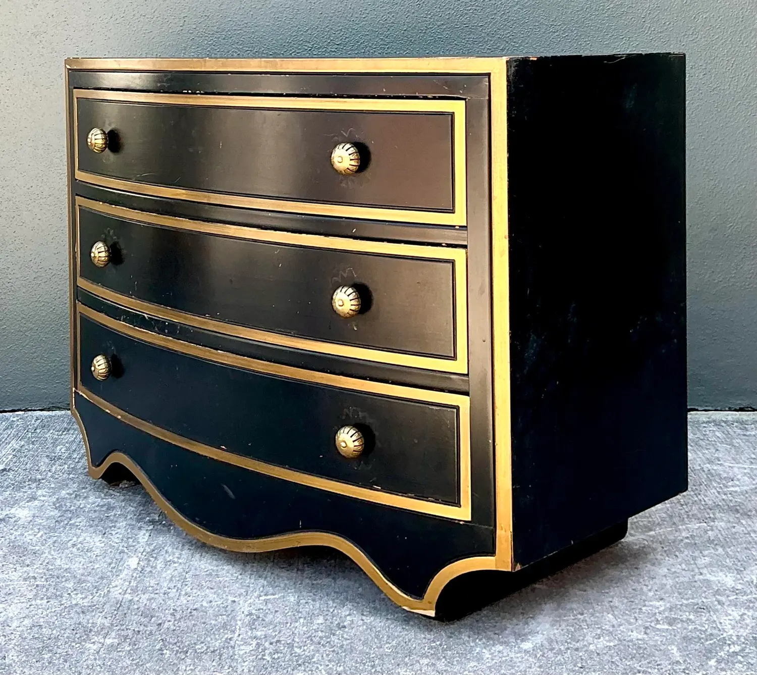 Vintage Dorothy Draper Casablanca Viennese Chest of Drawers - Detail view