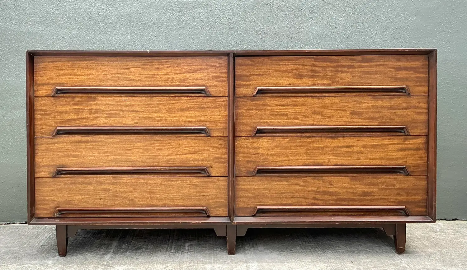 Vintage Drexel Perspective Mahogany Dresser - Detail view