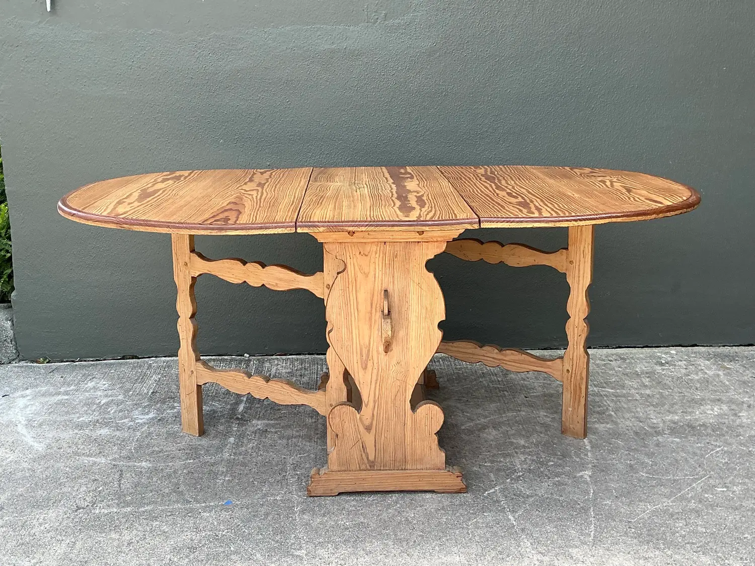 Vintage Drop Leaf Dining Table - Detail view