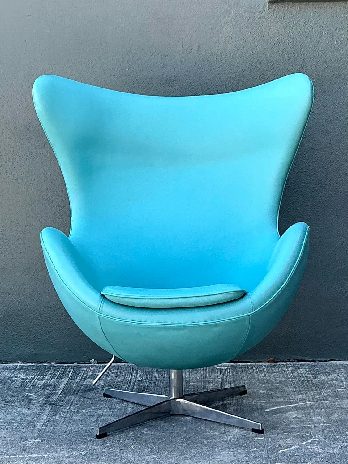 Vintage Egg Chair After Arne Jacobsen - Side view