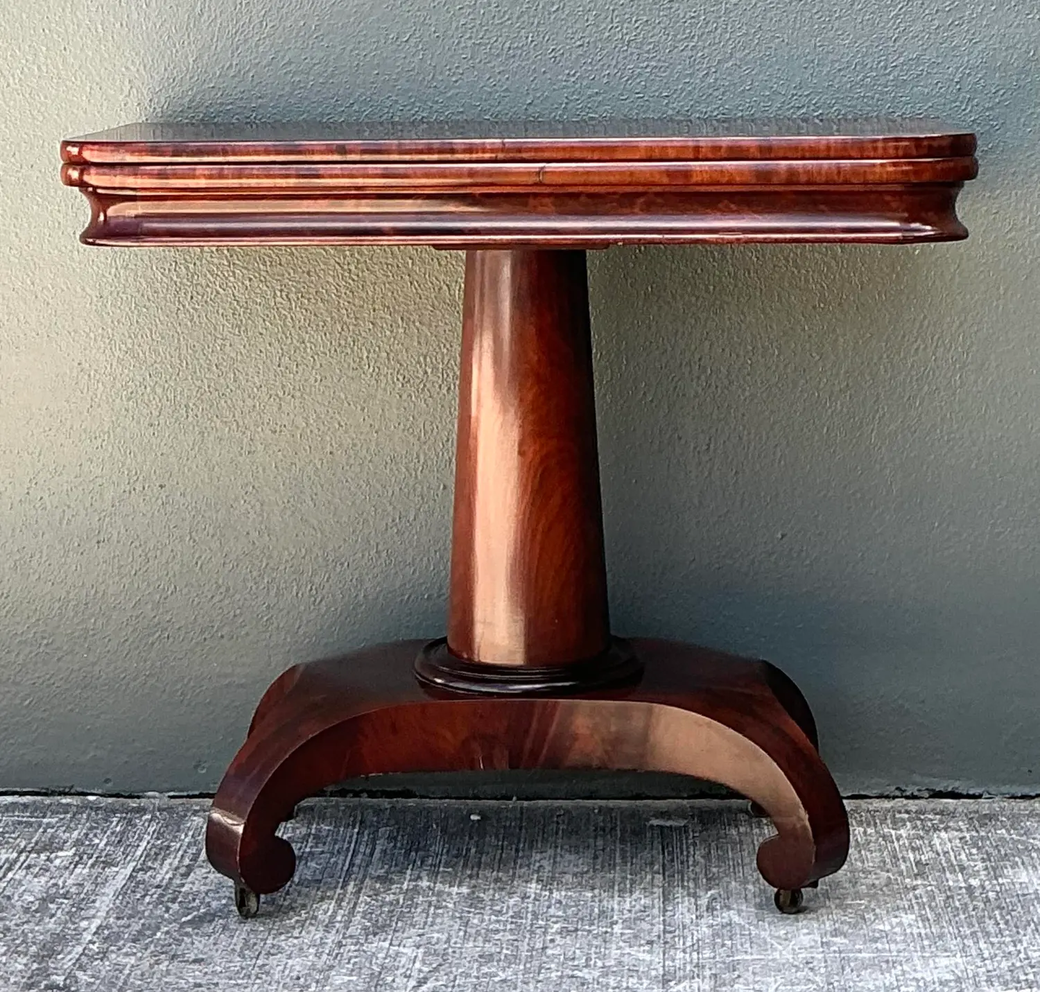 Vintage Flame Mahogany Convertible Game Table - Detail view