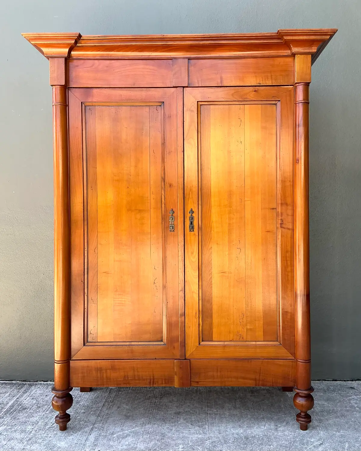 Vintage Geka Column Armoire - Top view