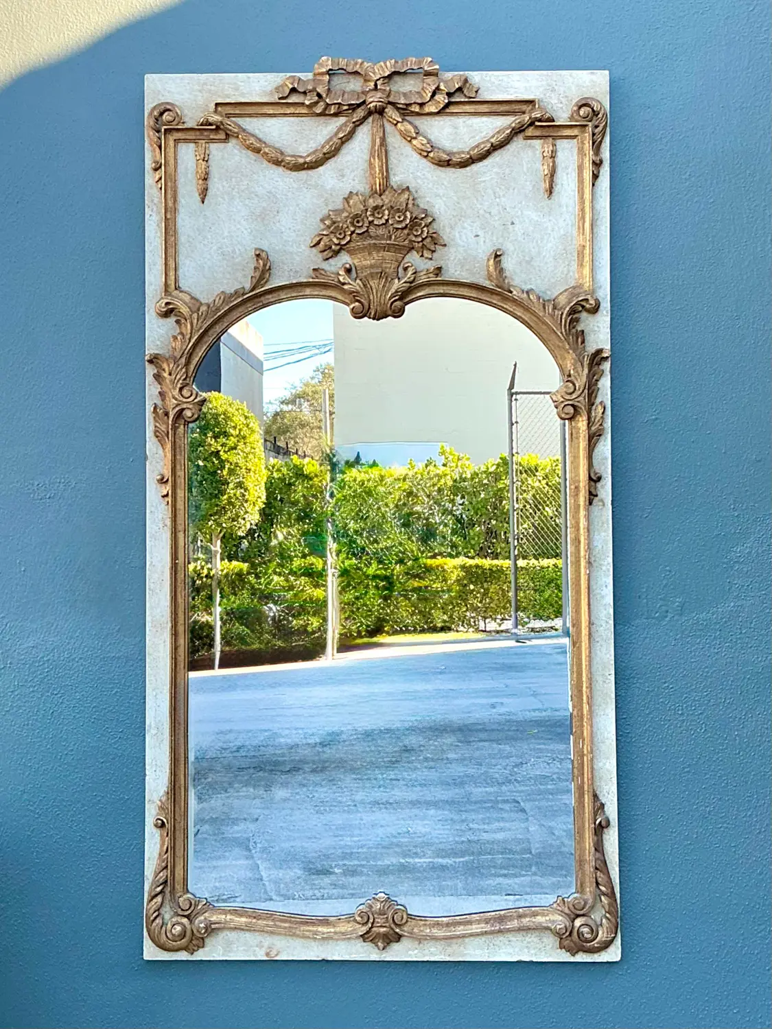 Vintage Gilt Tipped Trumeau Mirror - Detail view