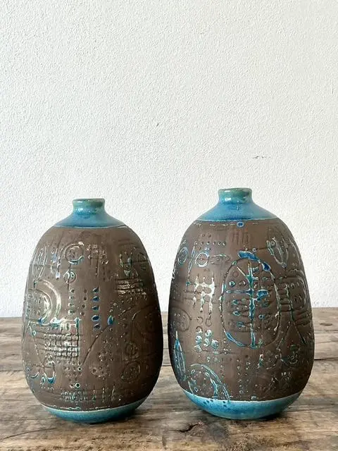 Vintage Glazed Ceramic Scored Vases - A Pair - Detail view
