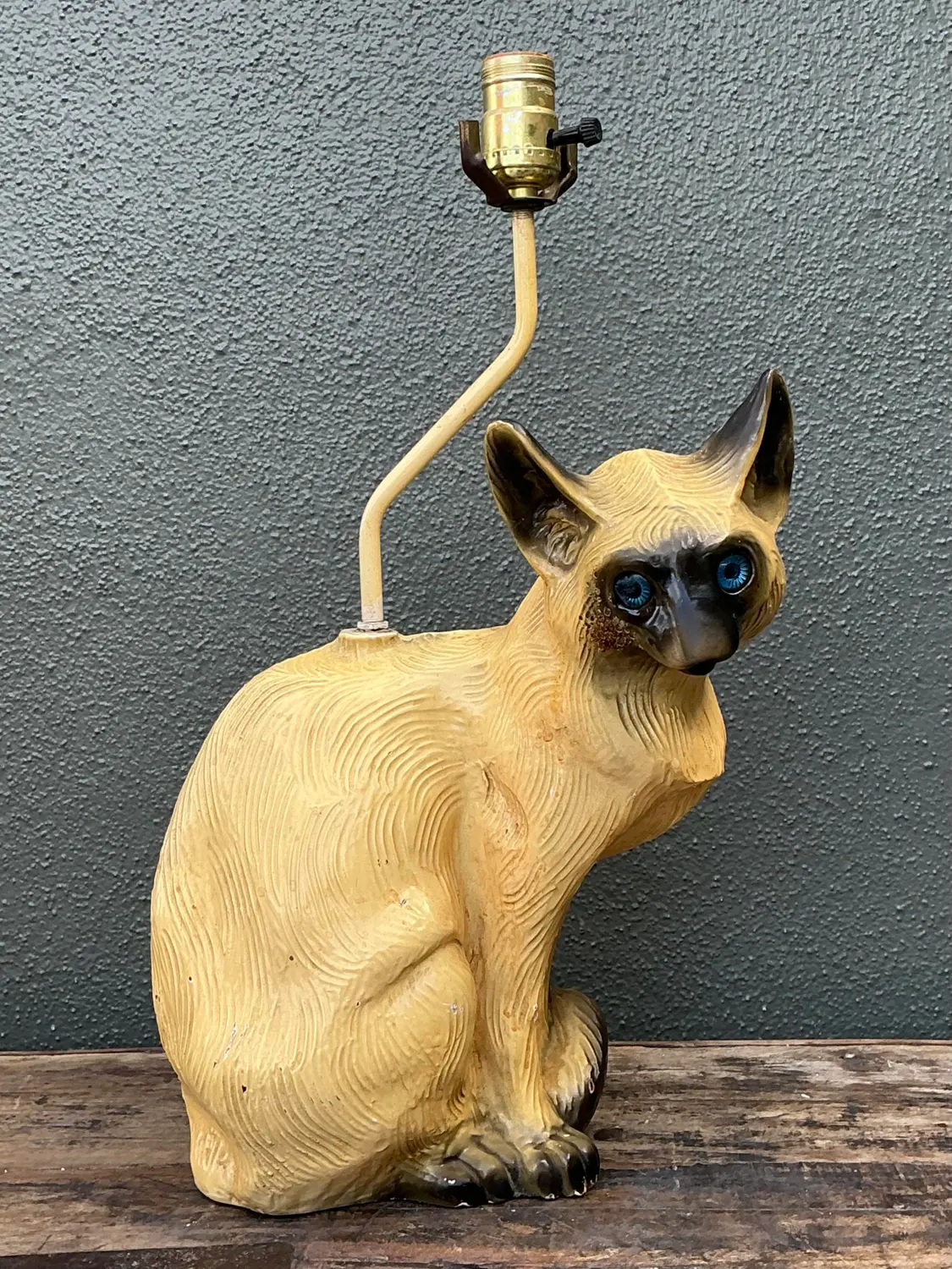 Vintage Glazed Ceramic Siamese Cat Lamp - Detail view