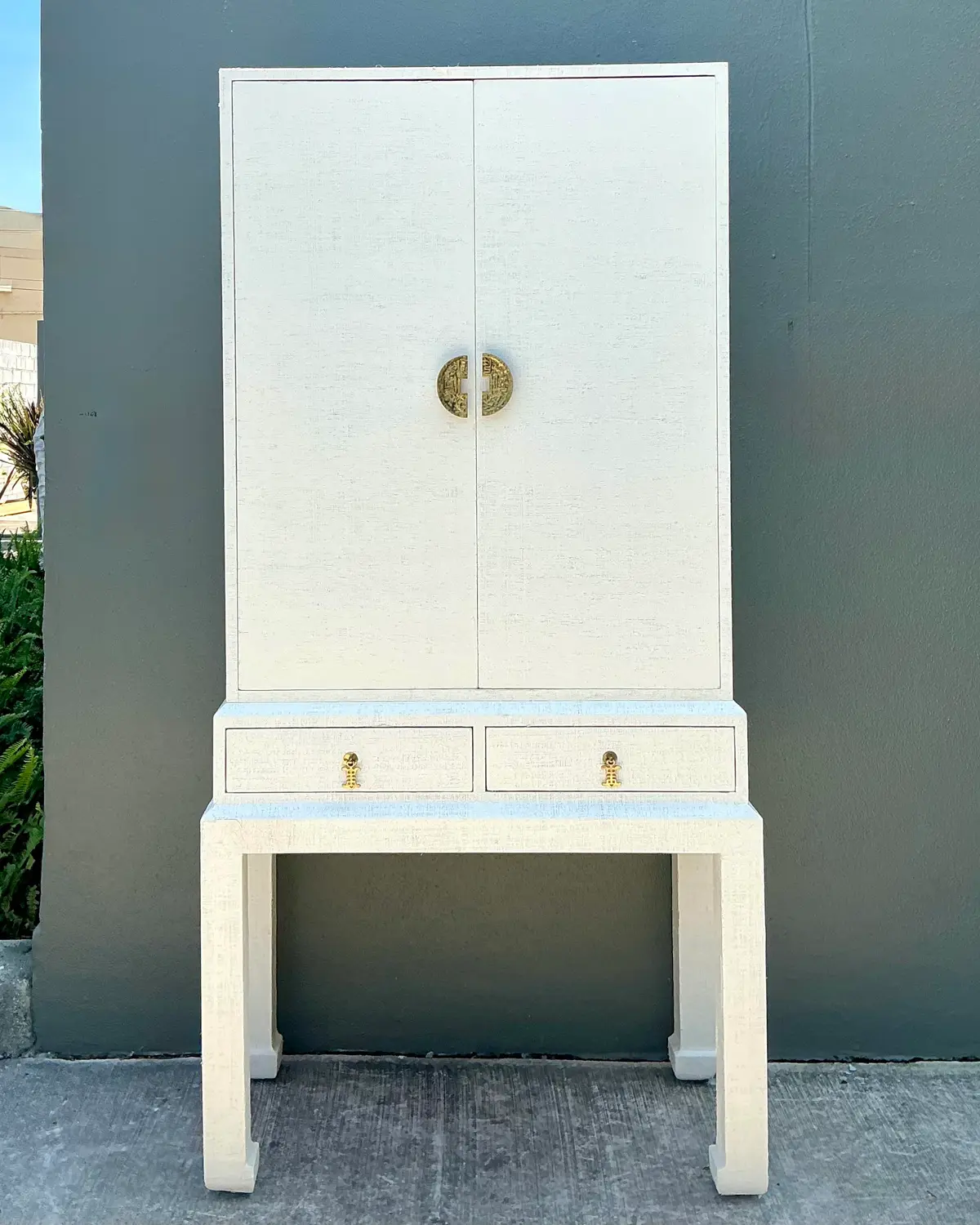 Vintage Grasscloth Standing Dry Bar - Top view