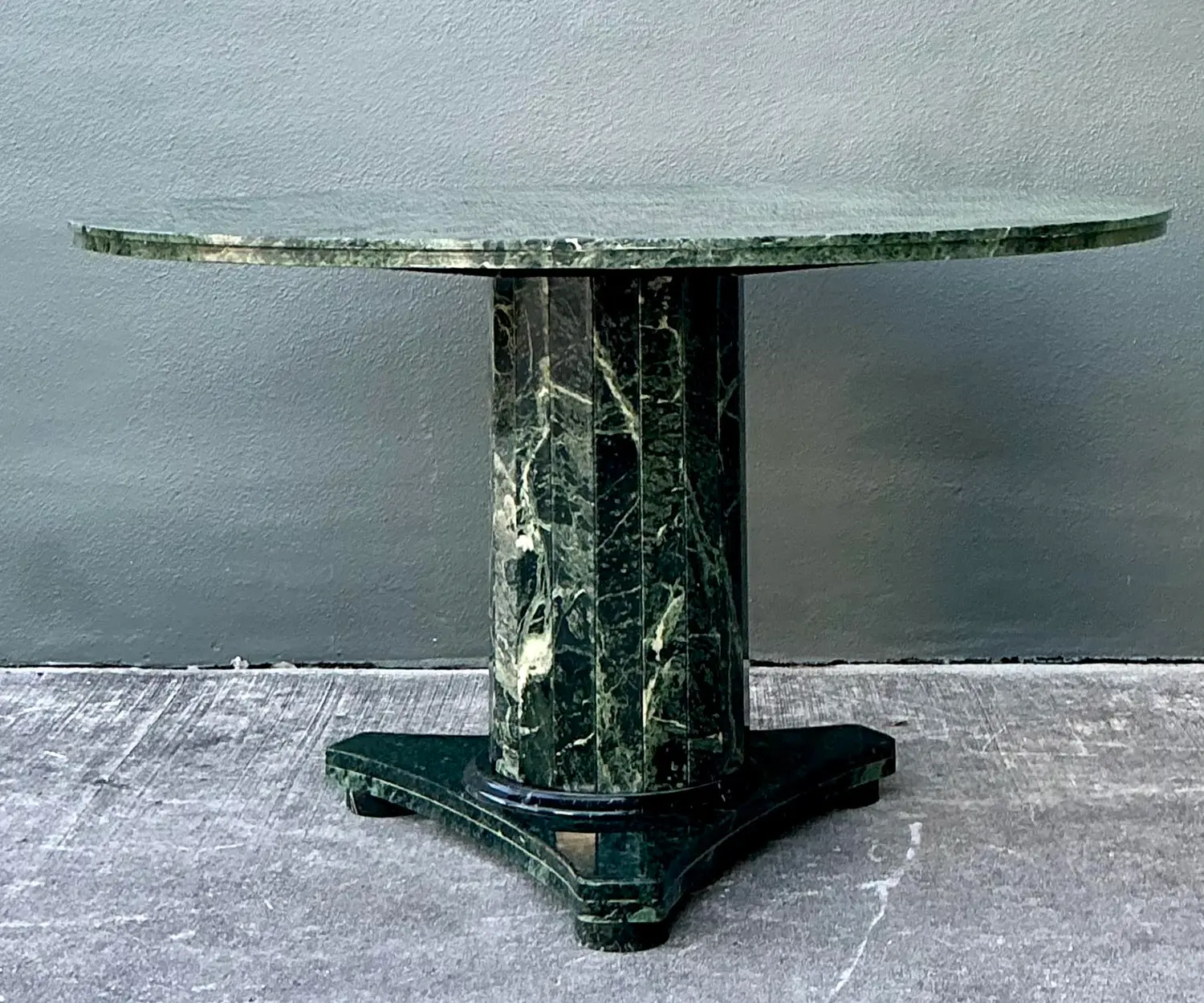 Vintage Green Marble Pedestal Table - Detail view