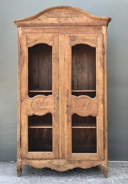 Vintage Gusto Distressed Wire Front Linen Press - Back view
