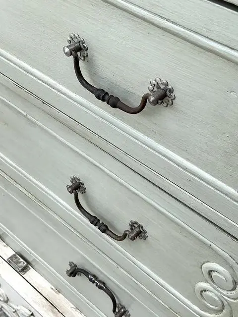 Vintage Habersham Louis XV Bibliotheque - Detail view
