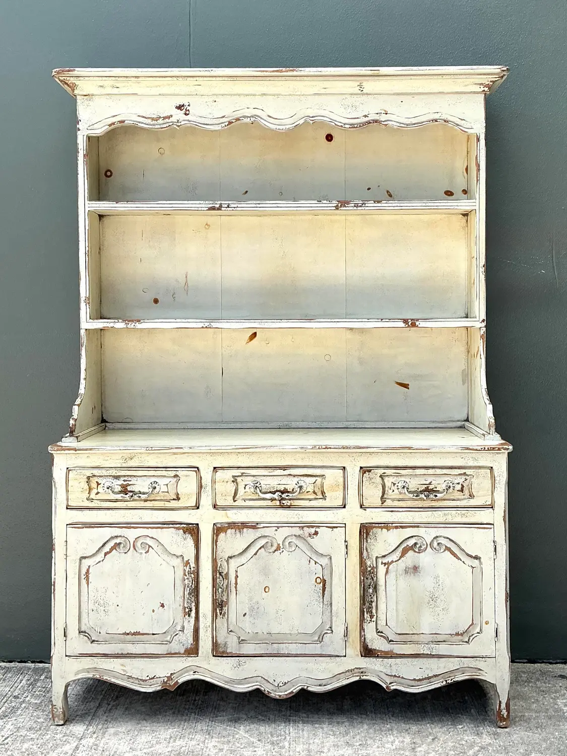 Vintage Habersham Plantation Patinated Hutch - Detail view