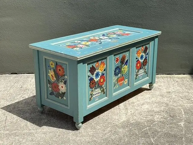 Vintage Hand Painted Blanket Trunk - Detail view