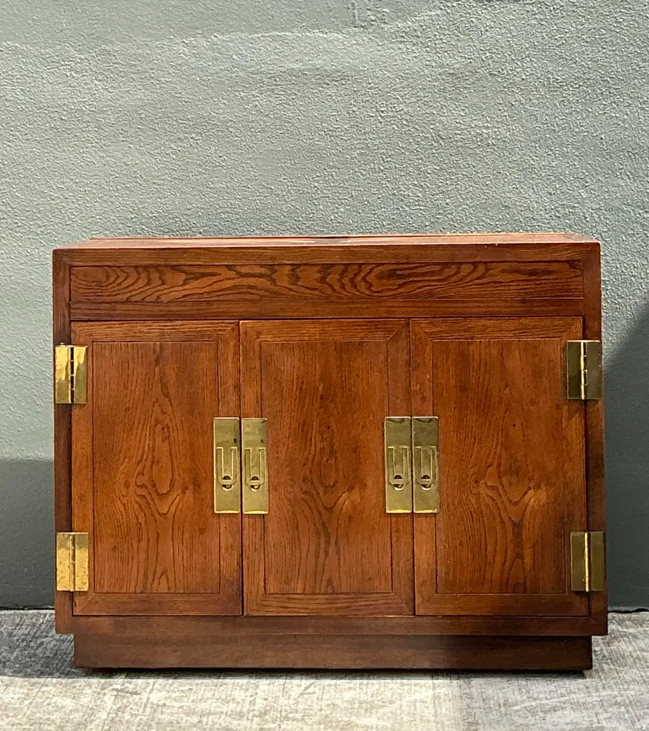 Vintage Henredon Campaign Dry Bar - Top view