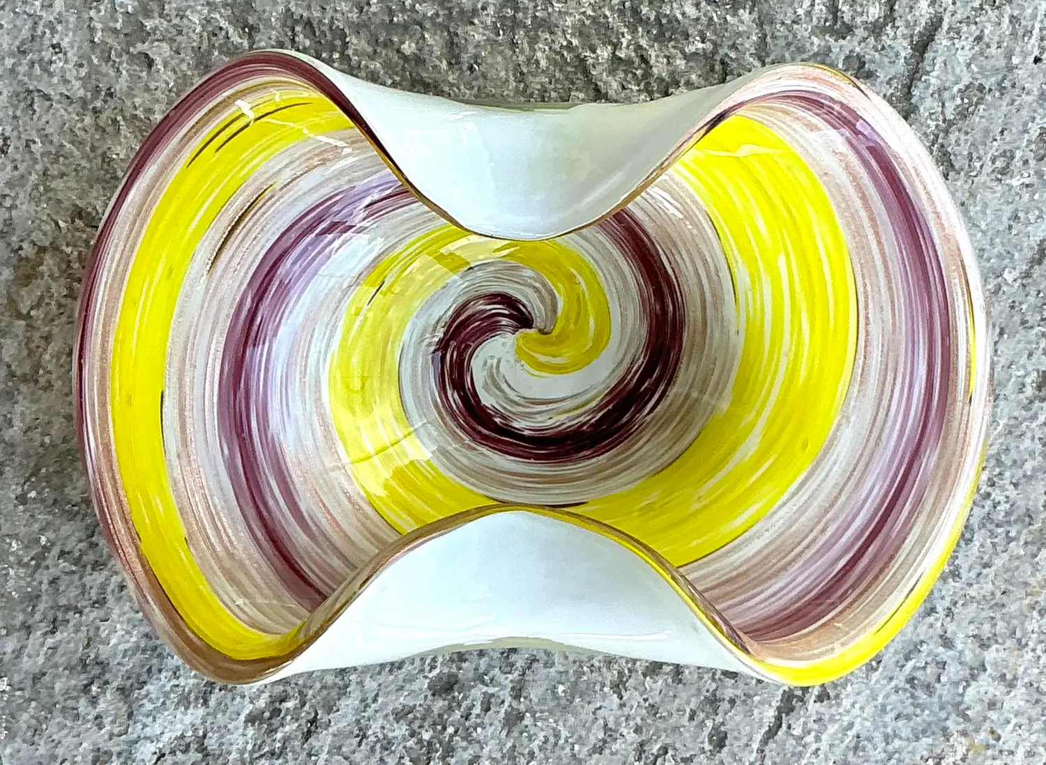 Vintage Italian Art Glass Bowl After Murano - Detail view