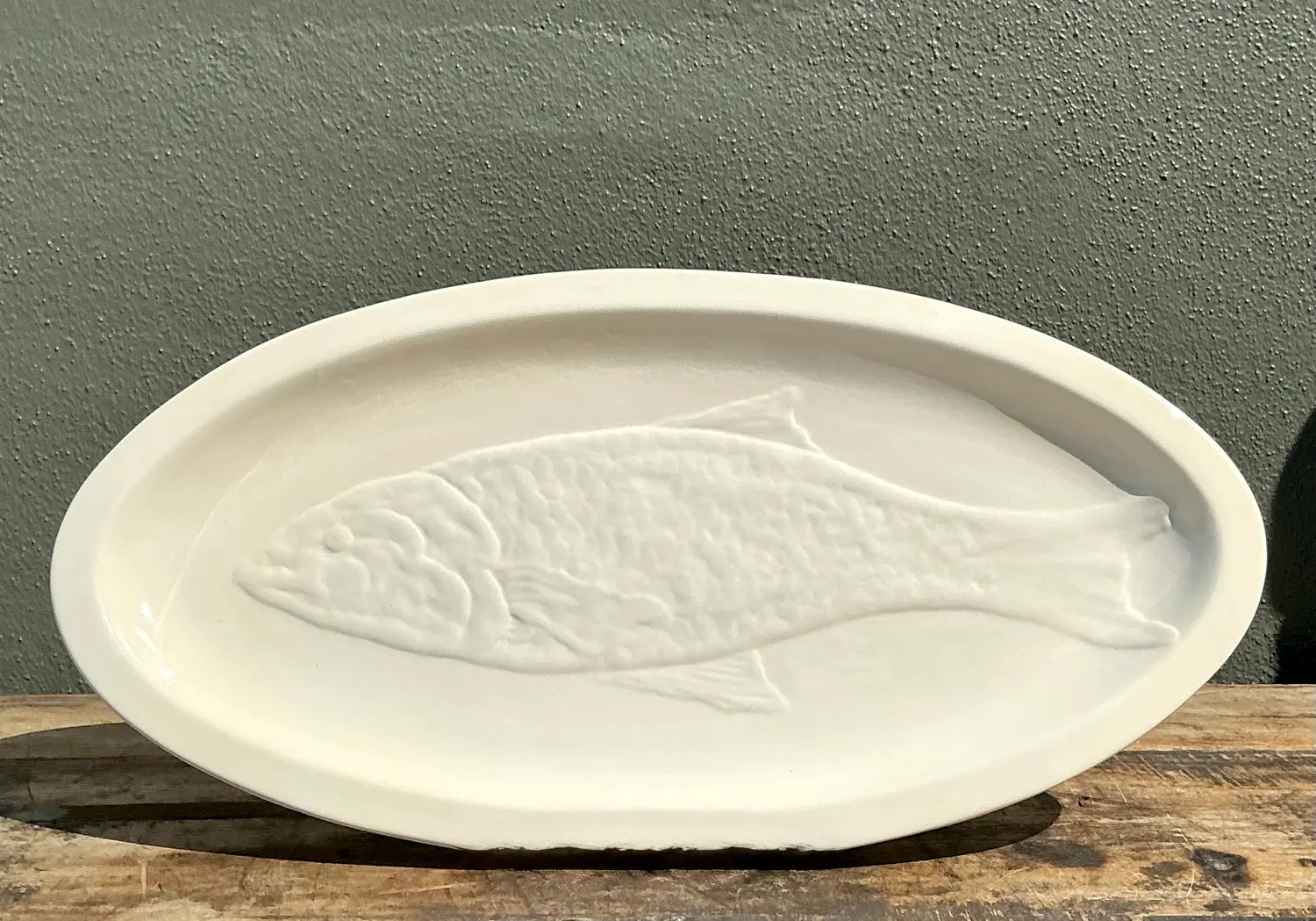 Vintage Italian Glazed Ceramic Fish Tray - Detail view