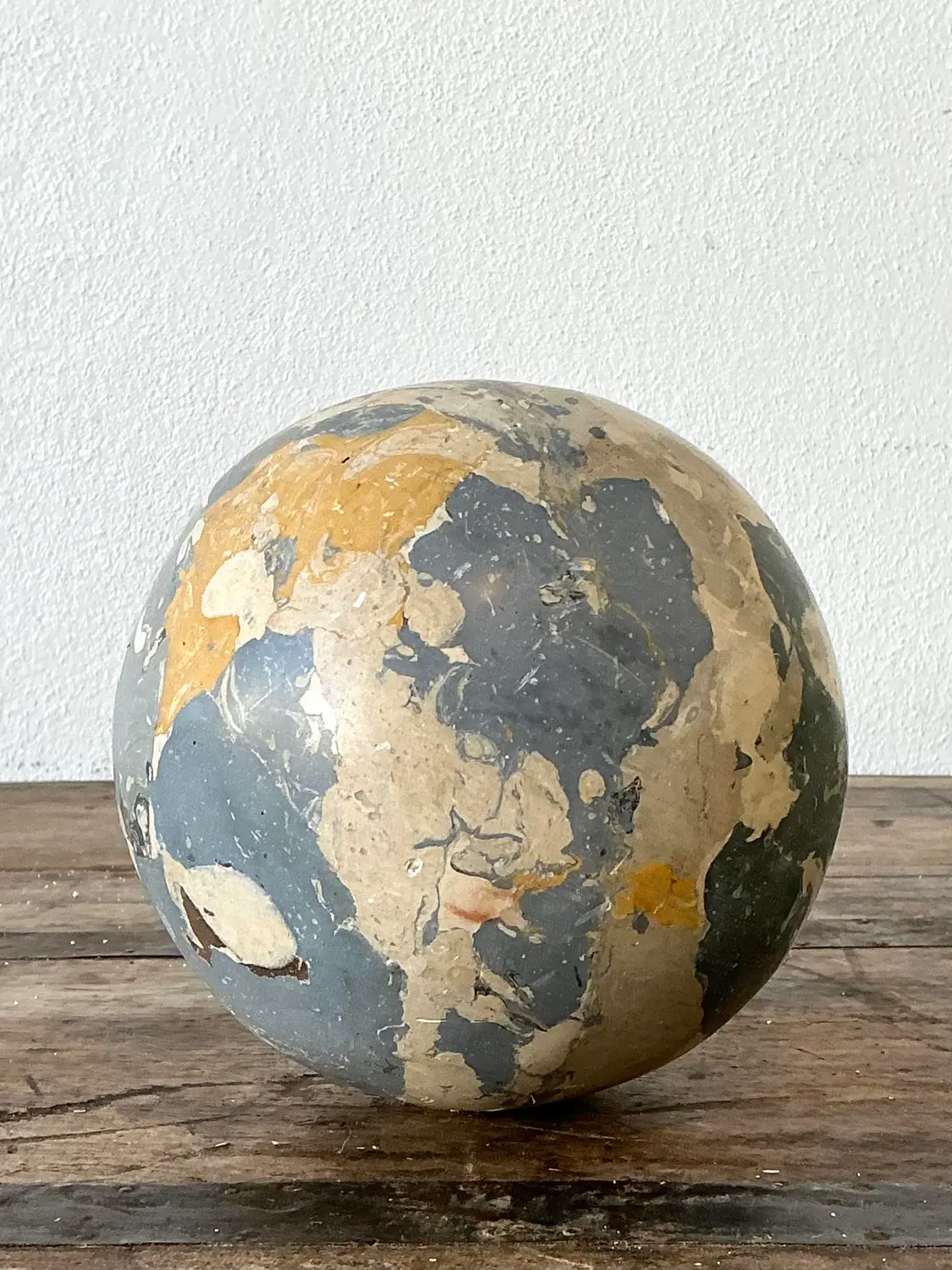 Vintage Italian Scagliola Artisanal Pigmented Plaster Sphere - Detail view