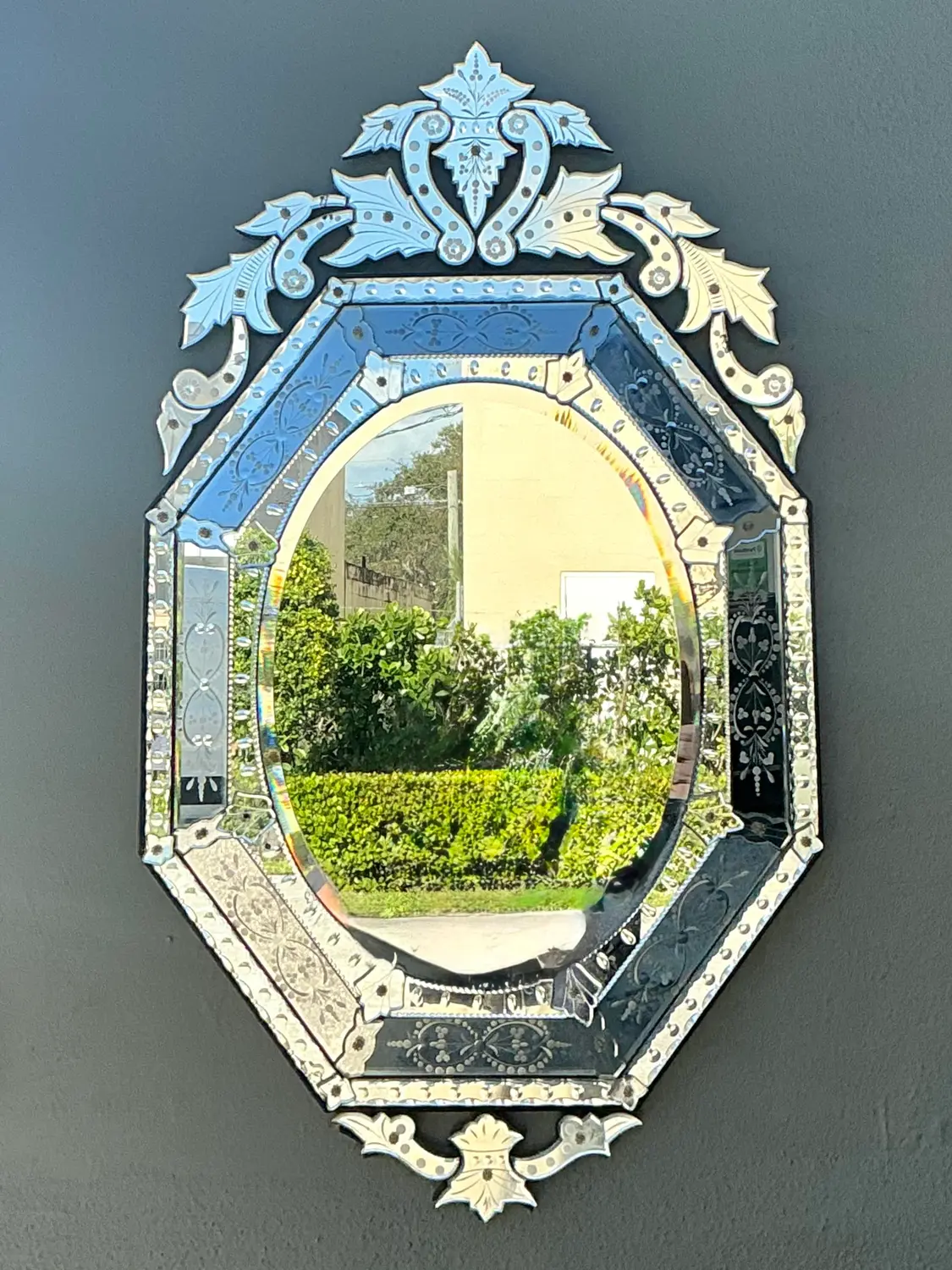 Vintage Italian Venetian Glass Mirror - Detail view