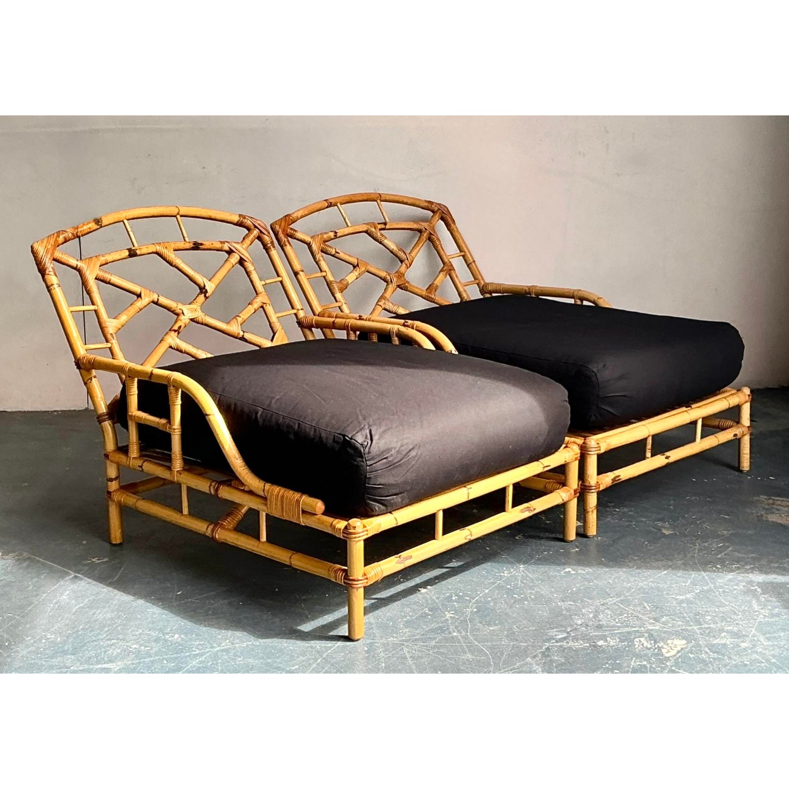 Vintage Italian Vivai Del Sud Rattan Chaise Lounge - A Pair - Detail view