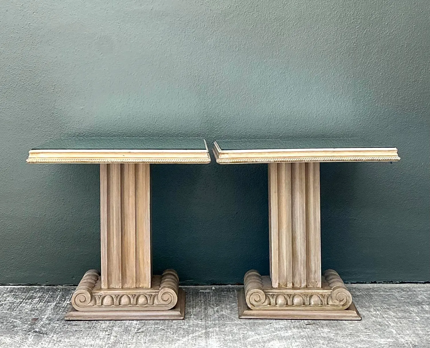 Vintage John Stuart Carved Column Side Tables After T. H. Robsjohn Gibbings - A Pair - Detail view