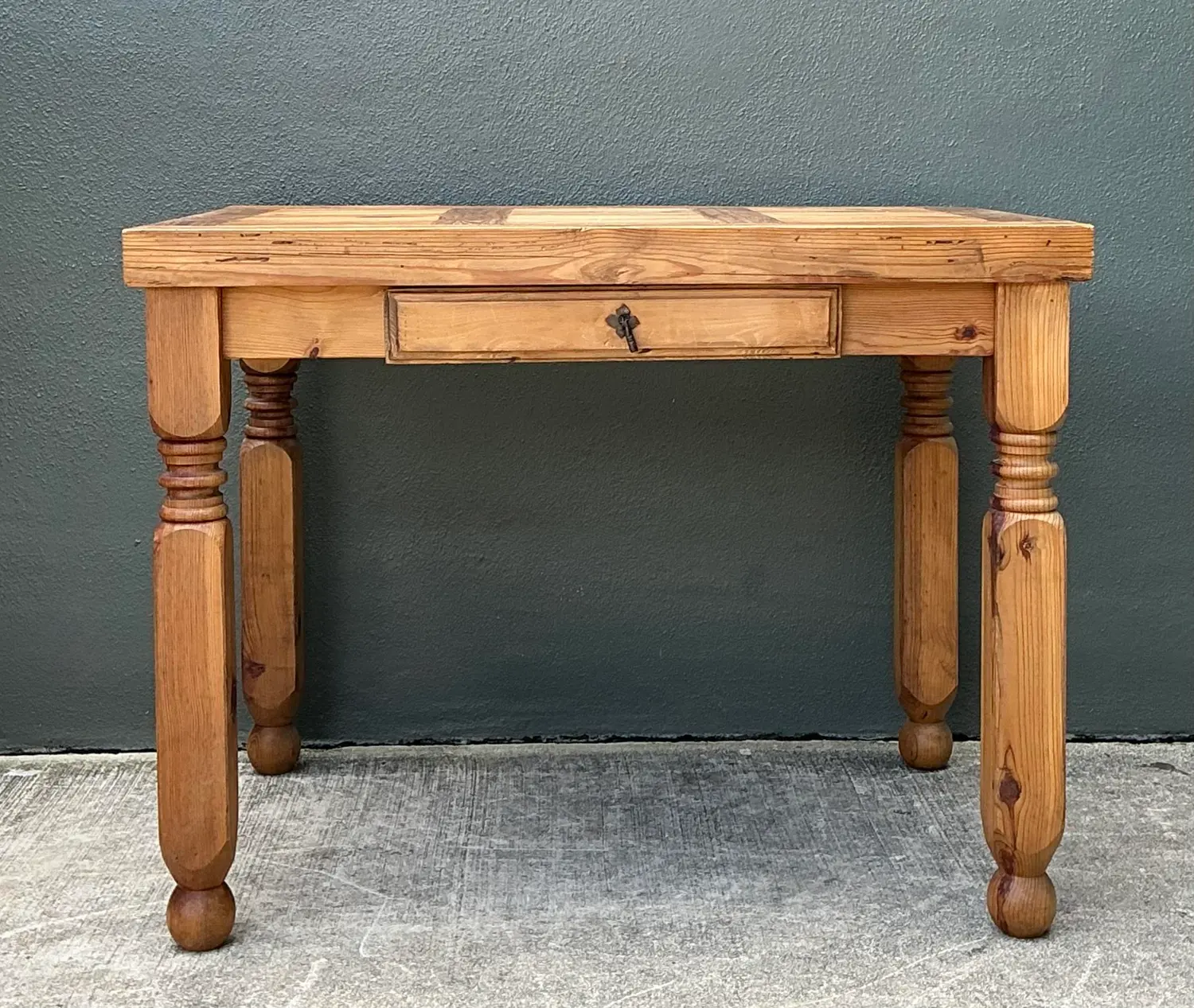 Vintage Knotty Pine Turned Wood Table - Detail view