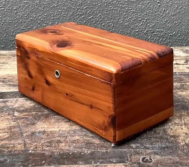 Vintage Lane Cedar Box - Back view