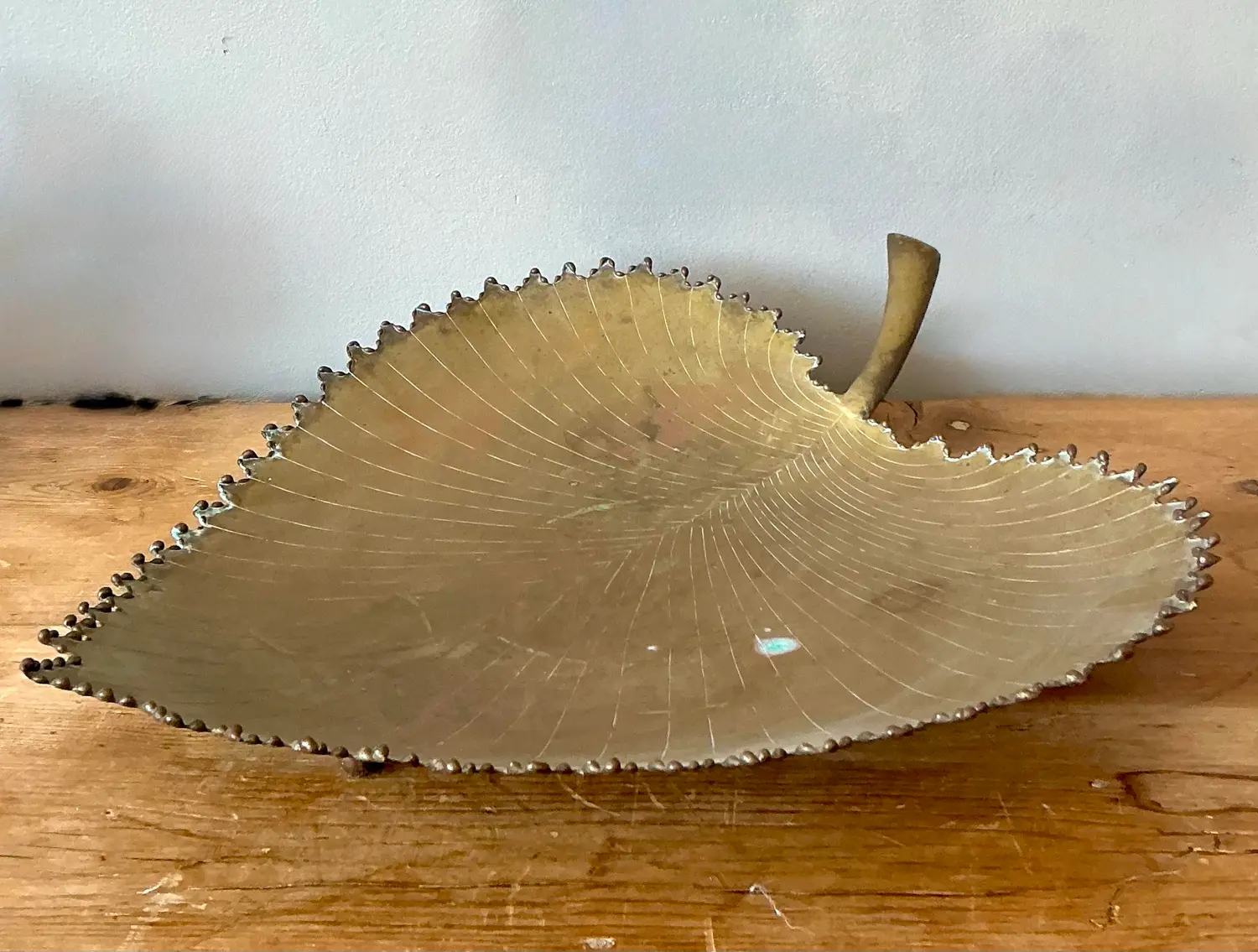 Vintage Large Brass Leaf Tray - Detail view