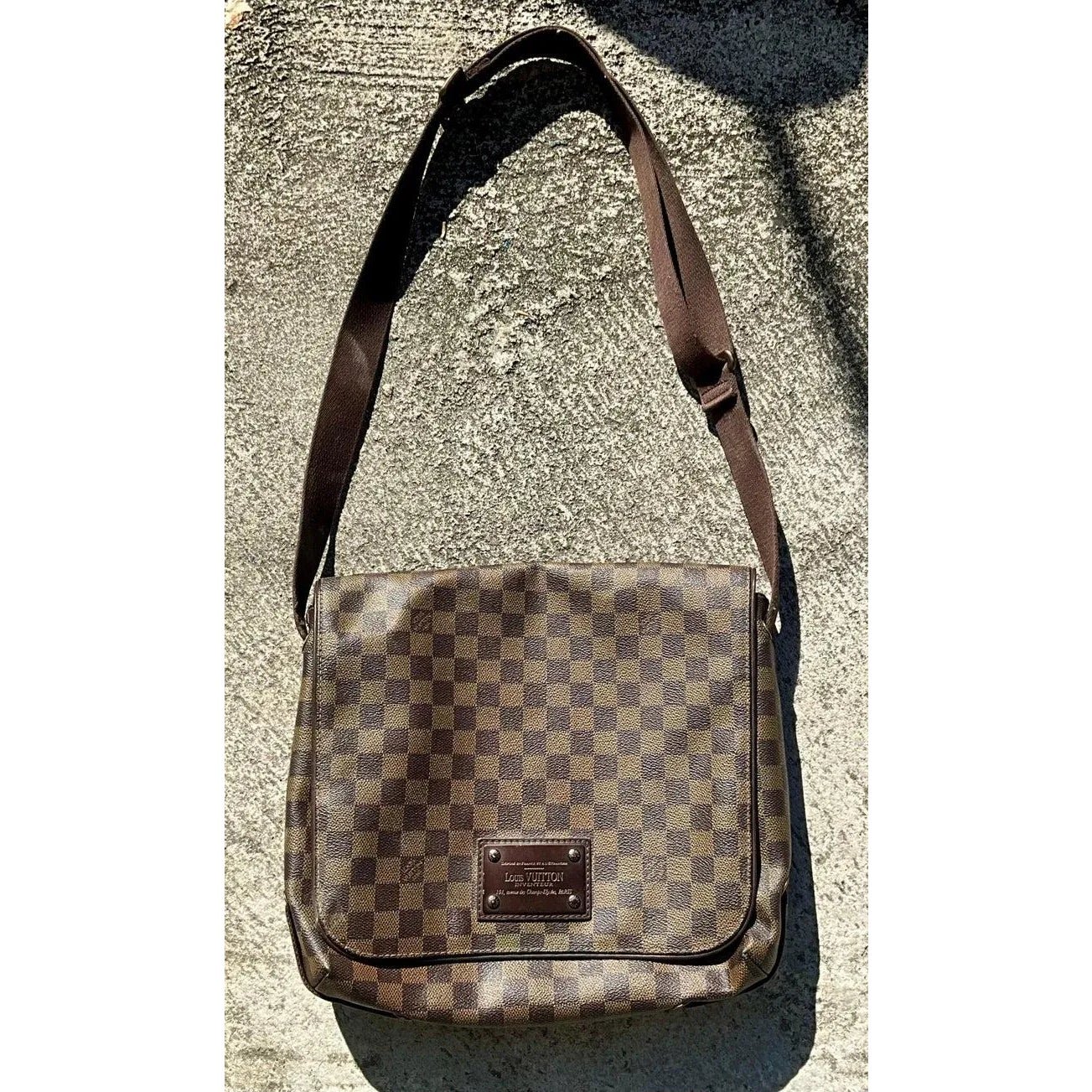 Vintage Louis Vuitton Damier Ebene Messenger Bag - Detail view