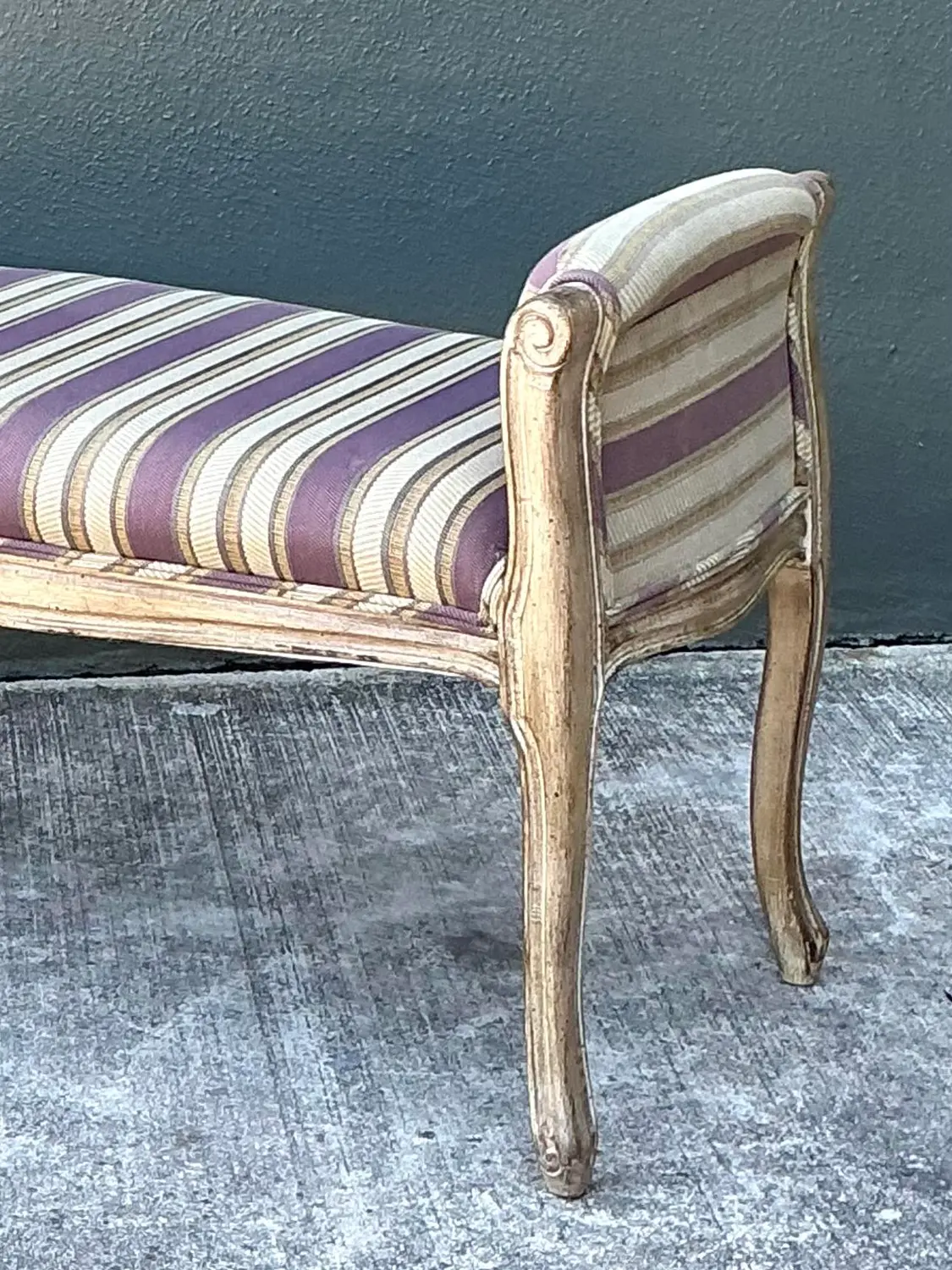 Vintage Louis XV Striped Bench - Detail view