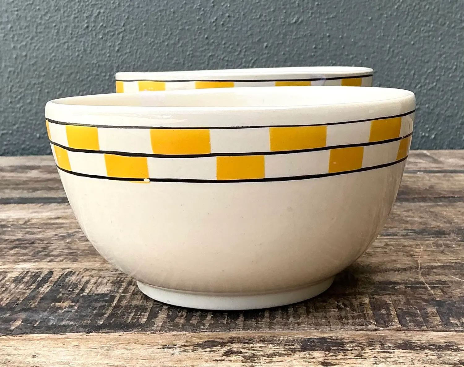 Vintage MCM Bakelite Ceramic Bowls - Set of 2 - Detail view
