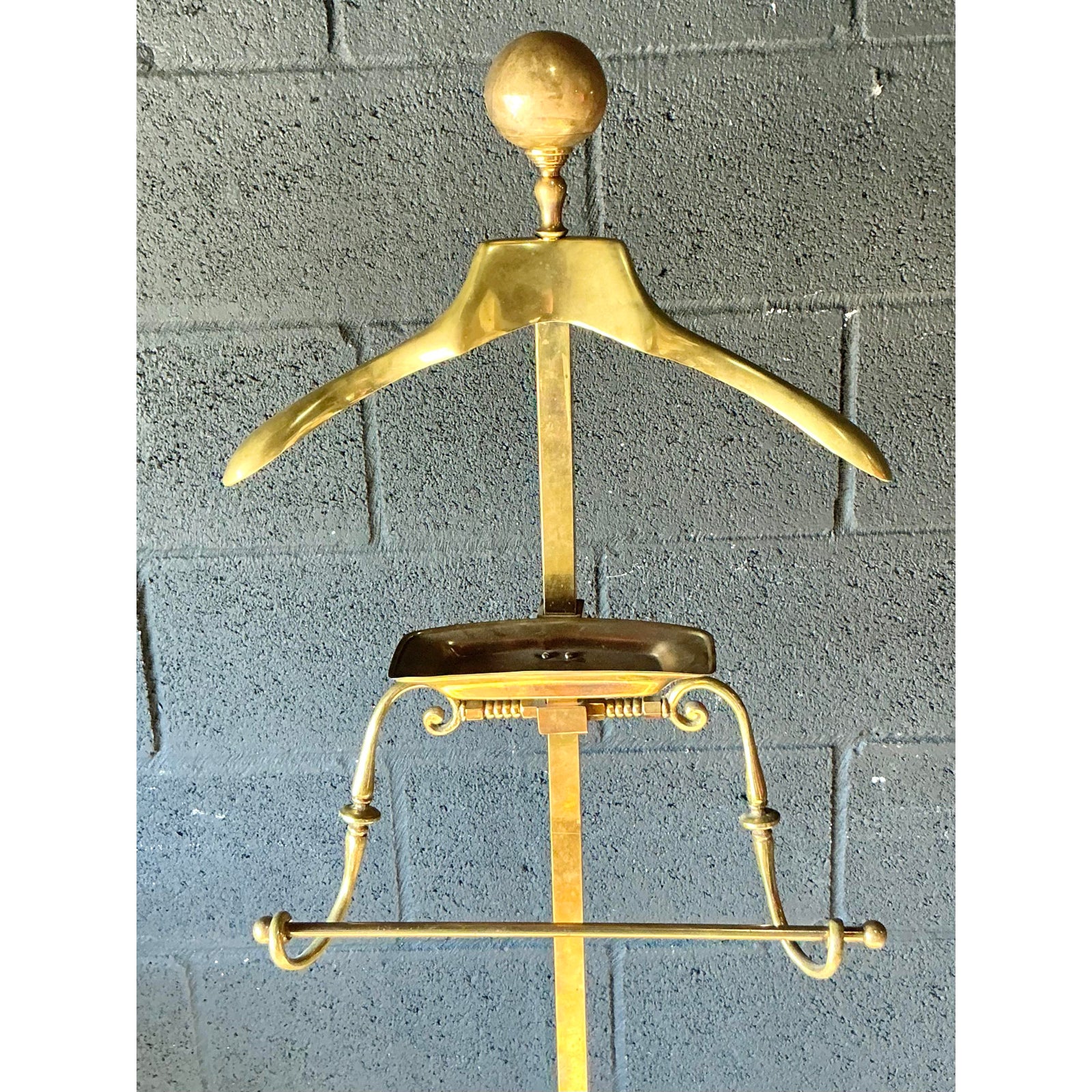 Vintage MCM Brass Gentleman’s Valet - Detail view