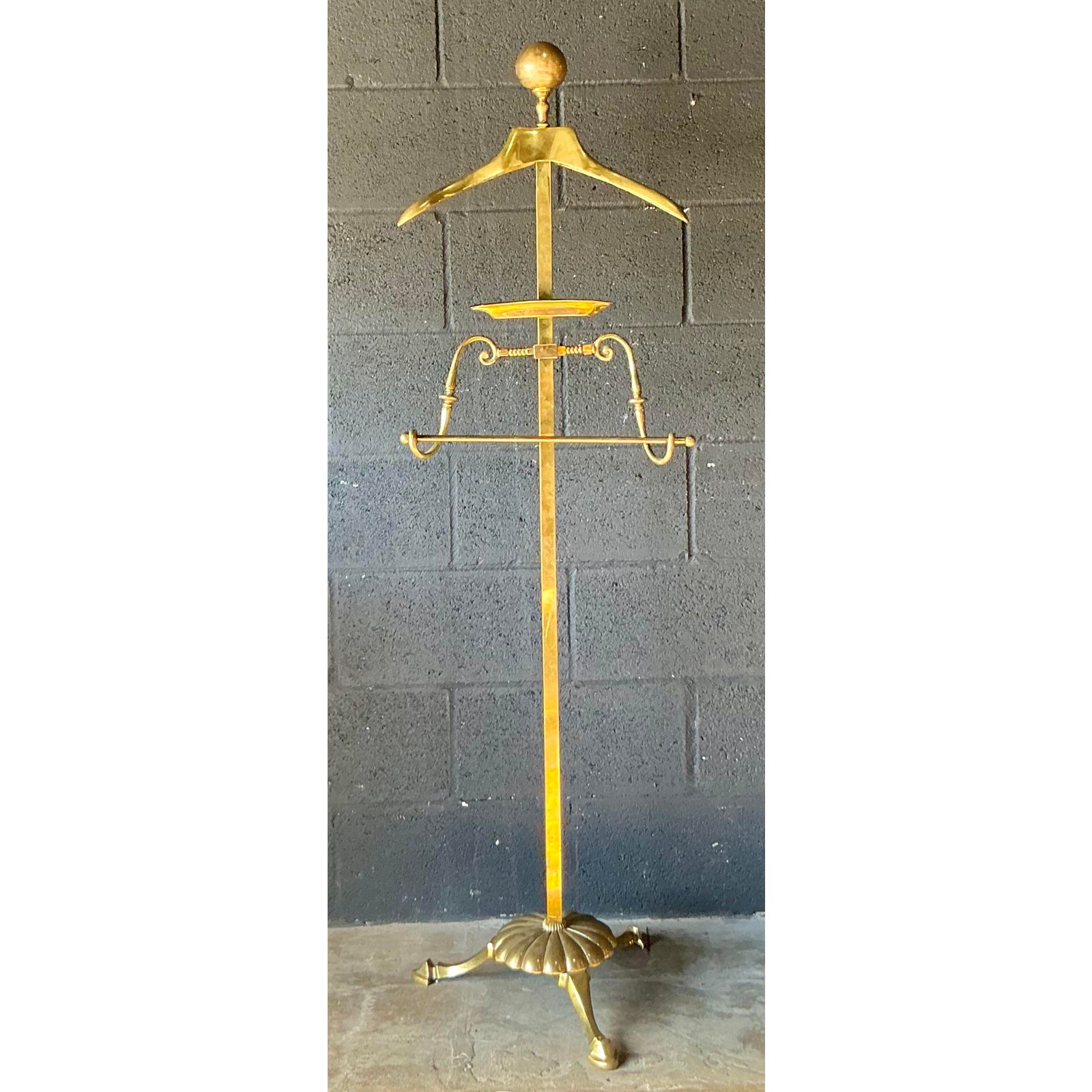 Vintage MCM Brass Gentleman’s Valet - Top view
