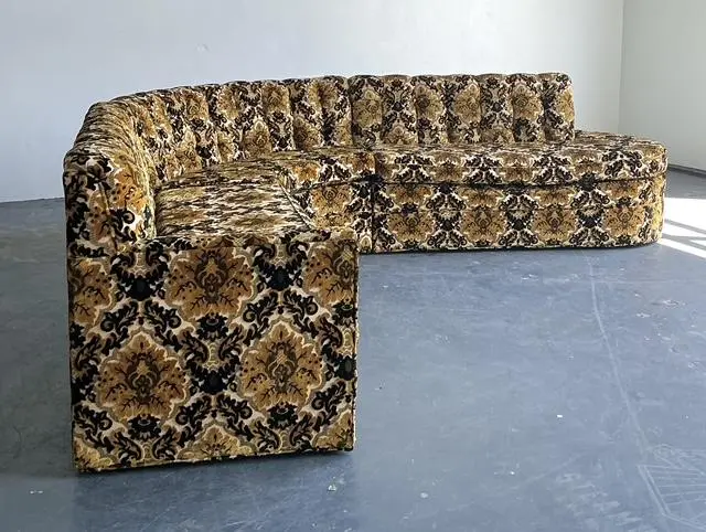 Vintage MCM Cut Velvet Tufted Sectional Sofa - Detail view