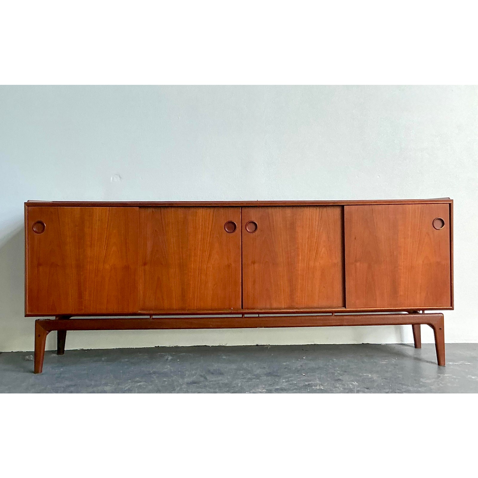 Vintage MCM Danish Arne Hovmand-Olsen Teak Credenza - Detail view