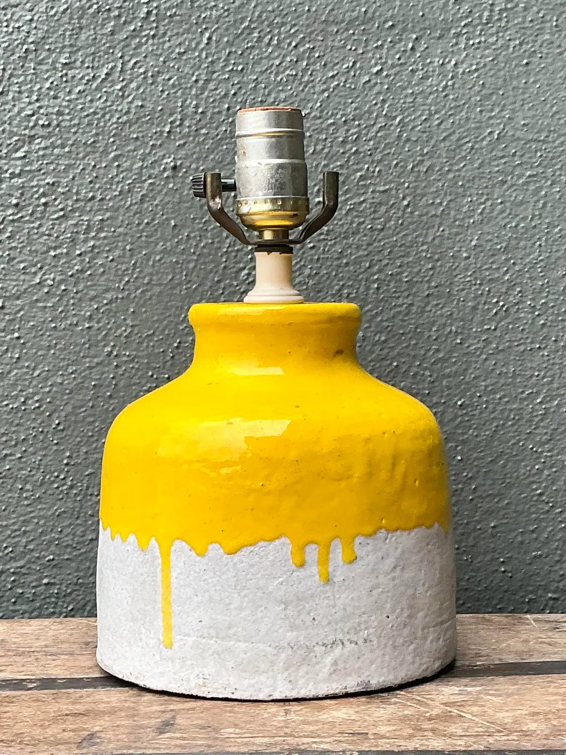 Vintage MCM Glazed Ceramic Lamp - Detail view