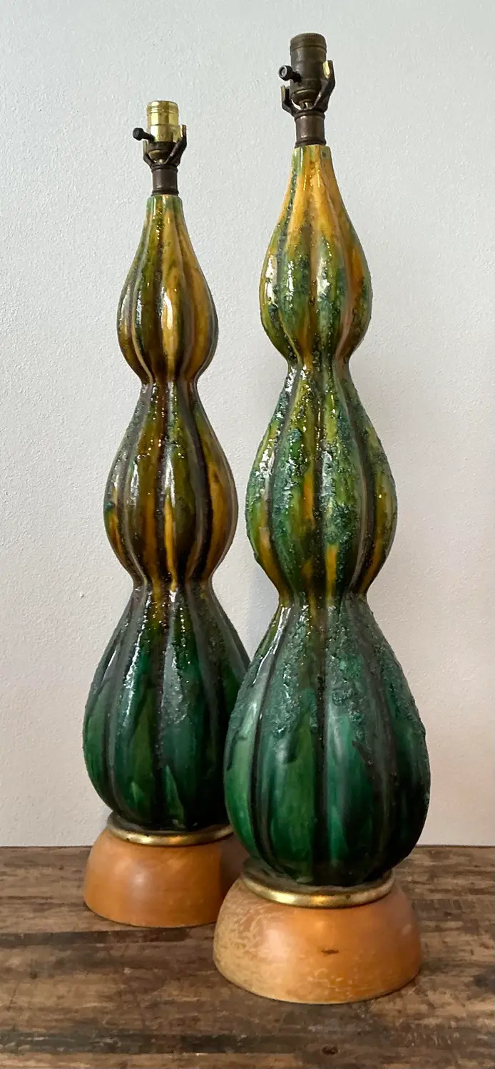 Vintage MCM Lava Glaze Ceramic Lamps - A Pair - Detail view