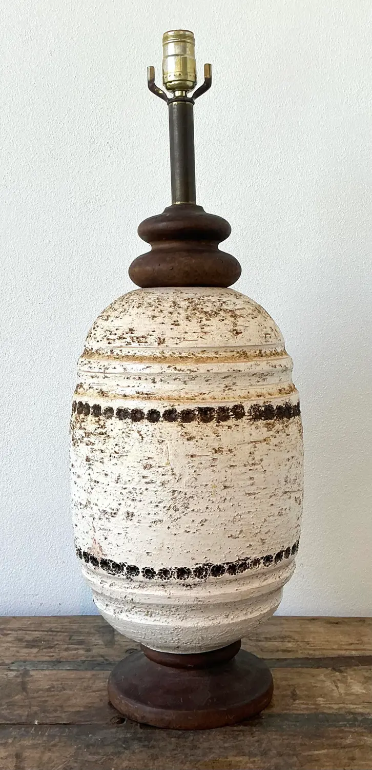 Vintage MCM Lava Glaze Lamp - Detail view