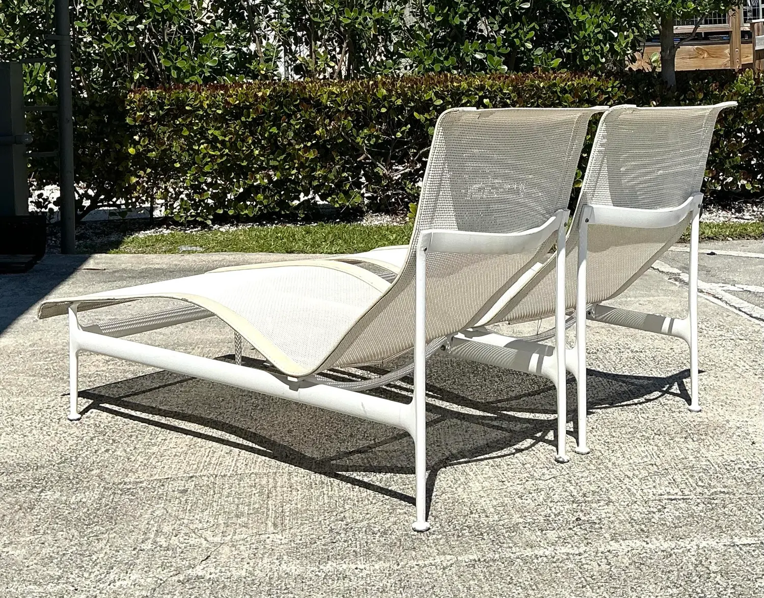 Vintage MCM Richard Schultz for Knoll 1966 Chaise Lounge - A Pair - Side view