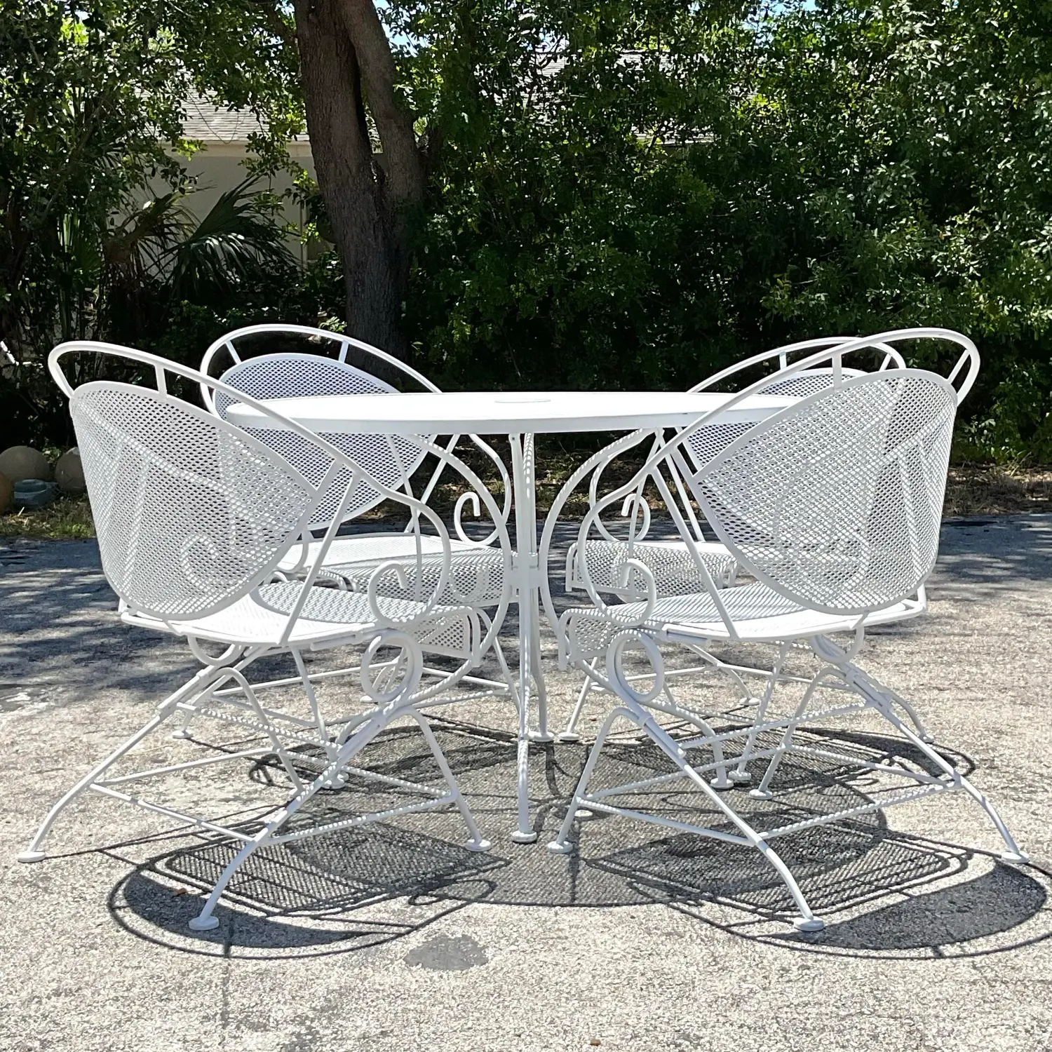 Vintage Mid-Century Modern Wrought Iron Outdoor Dining Set of 5 - Side view